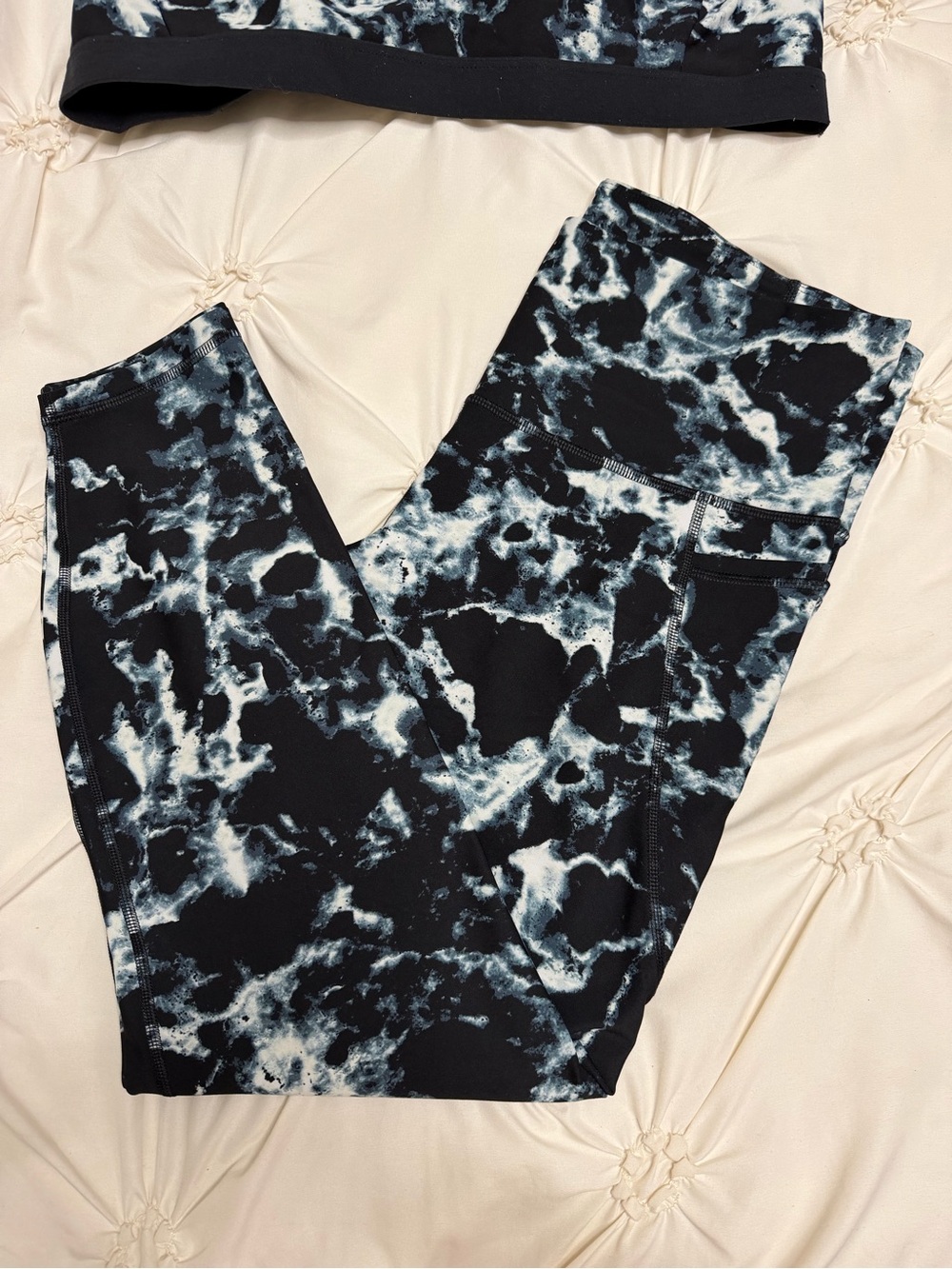 Old Navy Black and White Marble-Print High-Rise Leggings with Side Pocket